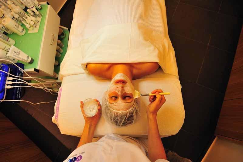 טיפול פנים - ספא הולמס פלייס ראשון לציון