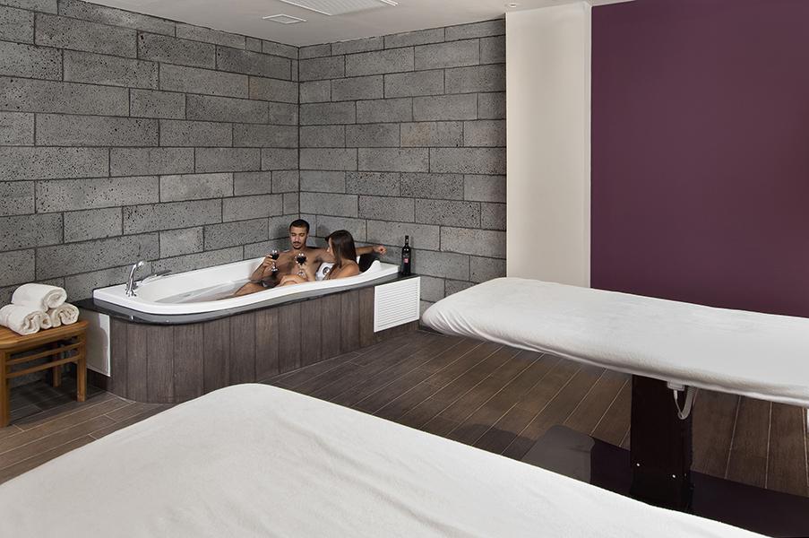  חדר טיפולים עם גקוזי פרטי- ספא פיורינה - הגושרים מלון בטבע