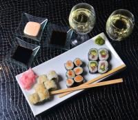 ארוחת סושי - ספא טיטאניק ראשון לציון