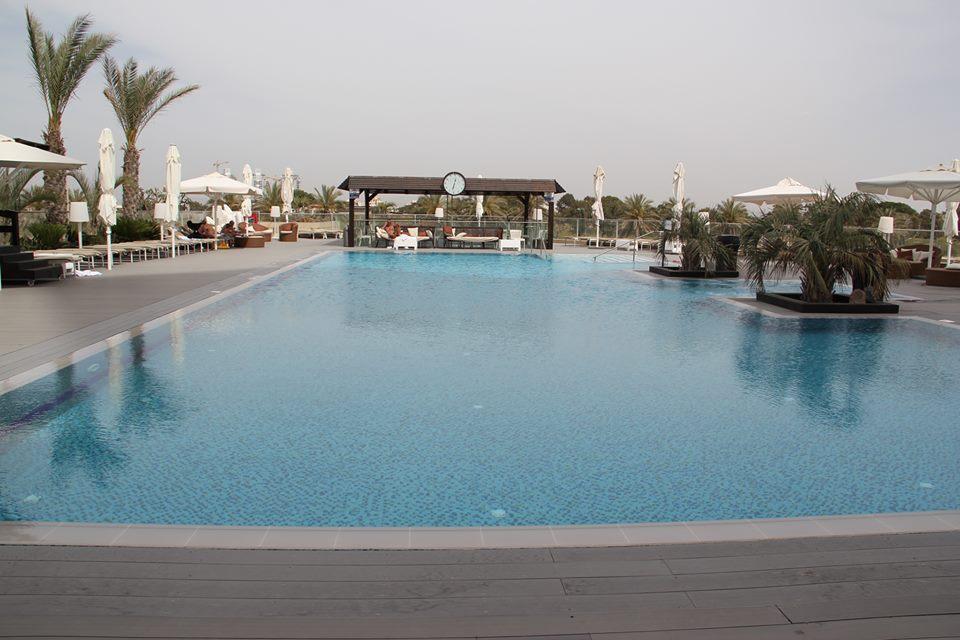 בריכת המלון - דריה ספא במלון רמדה נתניה