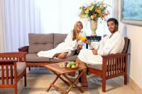  ספא מרחצאות געש - זוג מבלה בפינת קבלה