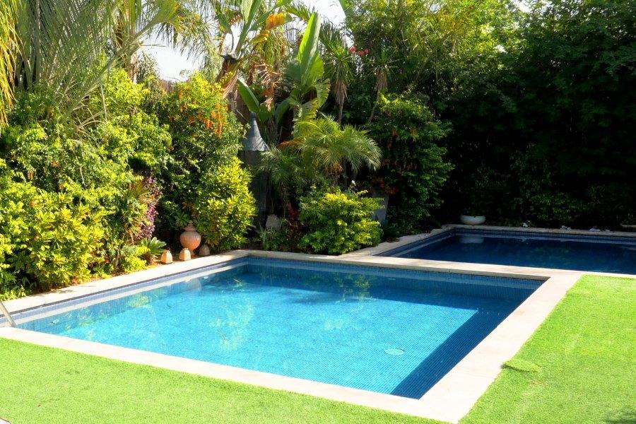 בריכה מחוממת וחיצונית - ספא קיסר