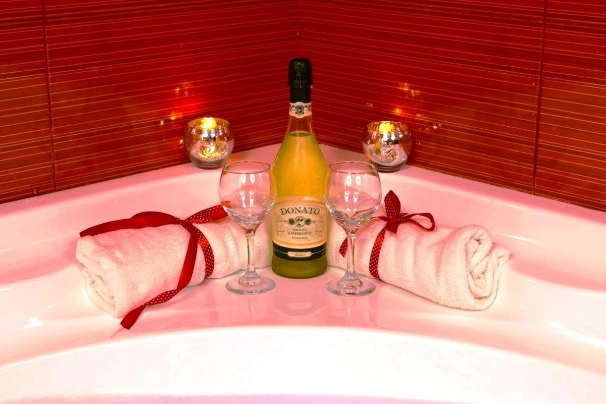 שמפניה לצד האמבט - פארדייס ספא