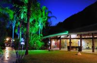  חזית המקום בחשכה - ספא בחמת גדר