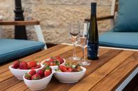 תותים ויין - ספא פנינה בכרמל חיפה 