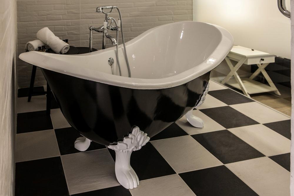 אמבטיה בחדר לינה  - ספא פנינה בכרמל חיפה 