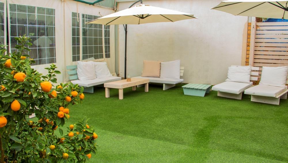 חצר מטופחת - ספא פולג