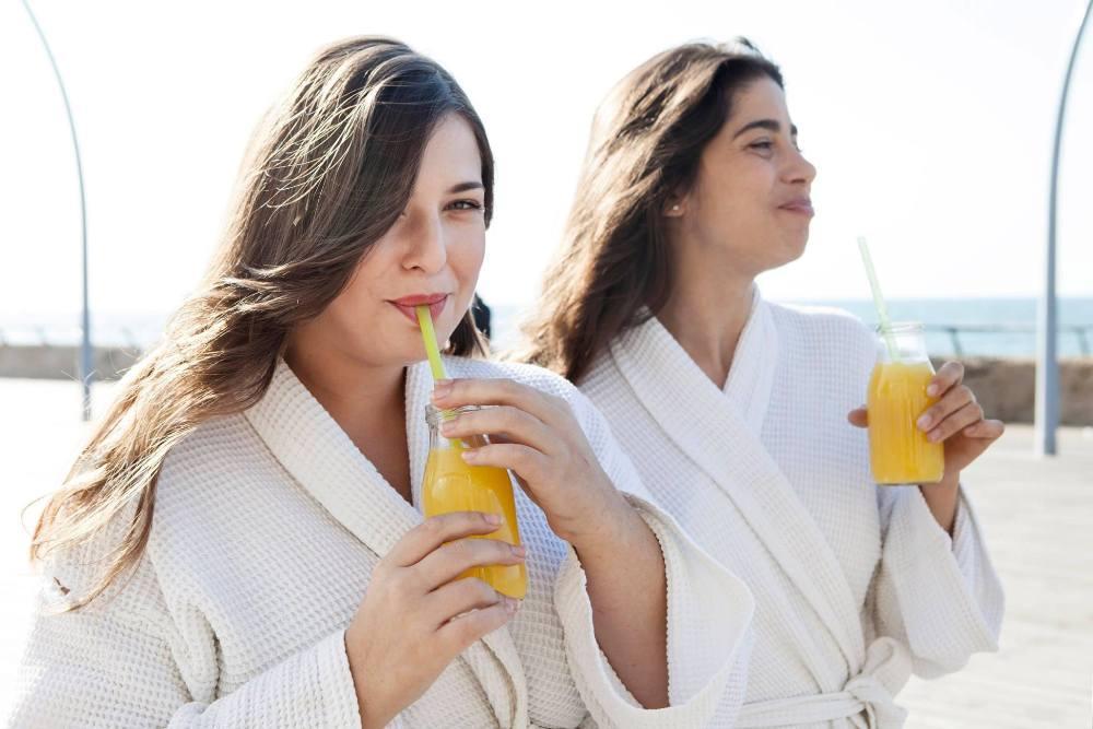  שתייה קלה בנמל - ספא כולה לנשים