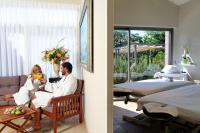 ספא מרחצאות געש - זוג מבלה בפינת קבלה