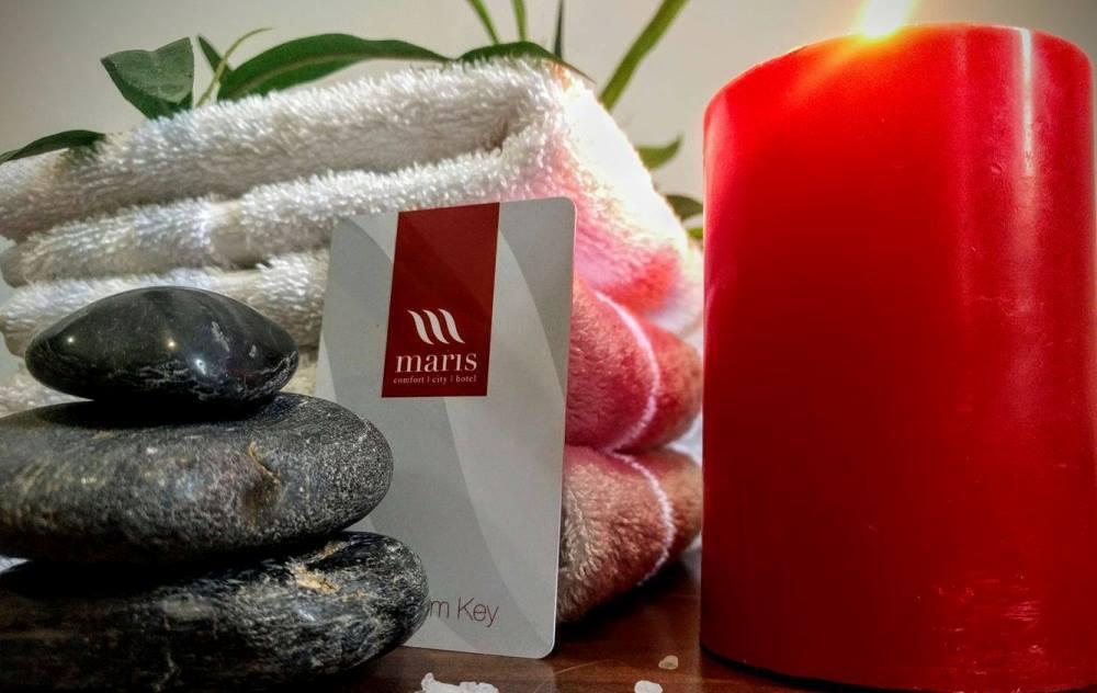 אבנים חמות ומגבות - ספא מלון מאריס