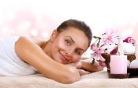 אישה ממתינה לעיסוי - ספא מלון מאריס