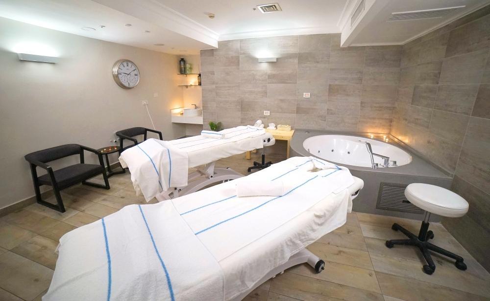   חדר טיפולים זוגי - ספא במלון יו מגיק פלאס אילת
