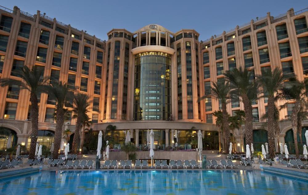 חזית המלון והבריכה - ספא במלון מלכת שבא אילת