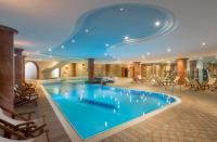  בריכות פנימיות - ספא בזלת במלון חוף גיא טבריה 