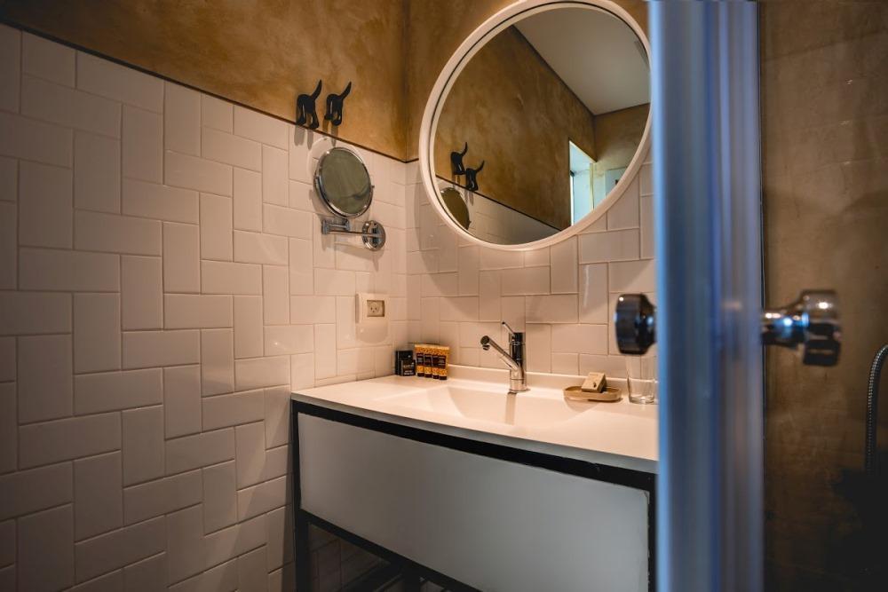 אמבטיה בחדר אירוח - ספא במלון קוקו תל אביב