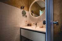 אמבטיה בחדר אירוח - ספא במלון קוקו תל אביב