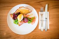 ארוחת בוקר בקפה קסטל - ספא במלון קוקו תל אביב