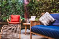  מיטות שיזוף על גג המלון - ספא במלון נורדוי תל אביב