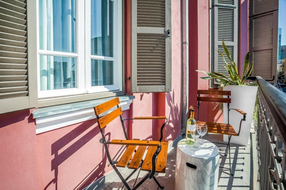 מרפסת בחדר דלקס - ספא במלון נורדוי תל אביב