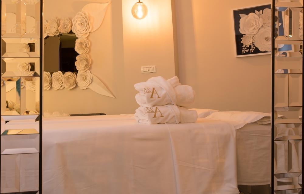  חלוק בחדר טיפולים - ספא במלון בוטיק A23 תל אביב