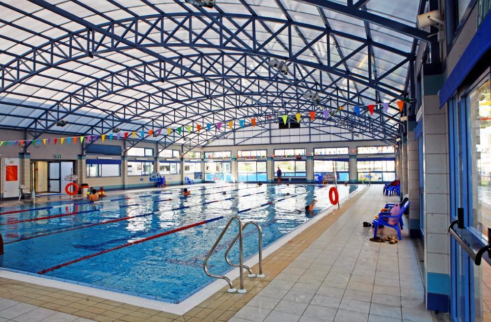  בריכה חיצונית - ספא כפות תמר רמת גן