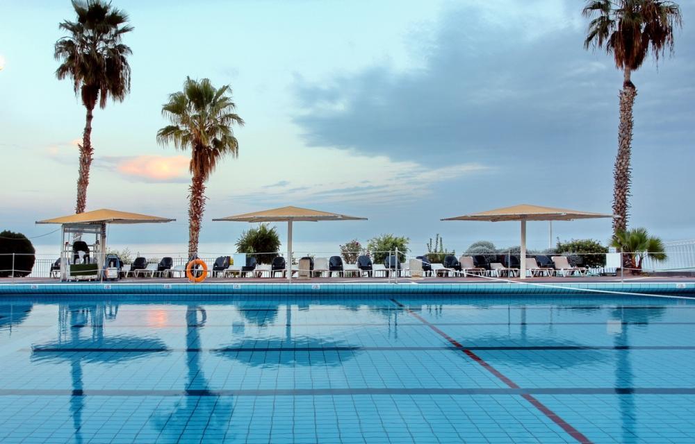   בריכה חיצונית - ספא חמי טבריה