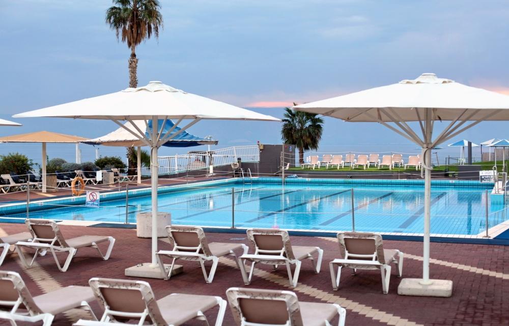 בריכה חיצונית - ספא חמי טבריה