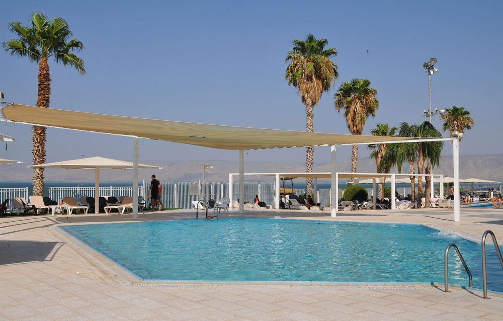    בריכה חיצונית - ספא חמי טבריה