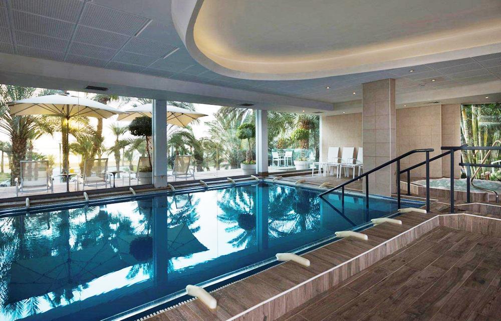  בריכה פנימית - ספא אספרי במלון נגה ים המלח