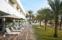  פינות ישיבה בבריכת המלון - ספא אספרי במלון נגה ים המלח