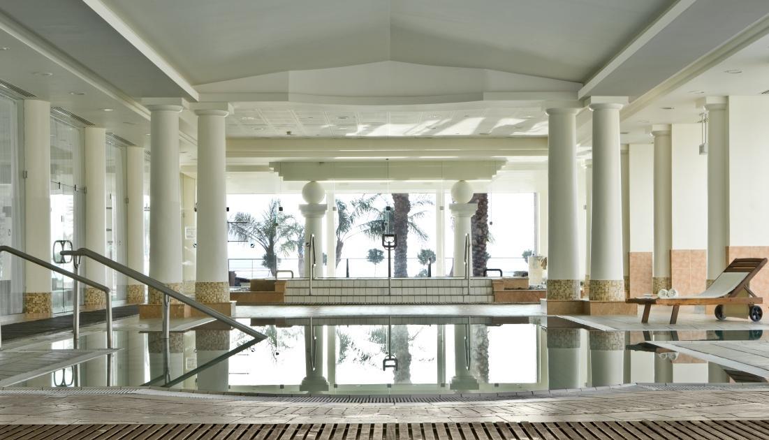 בריכה פנימית - ספא אספרי במלון ישרוטל נבו ים המלח