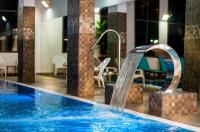   בריכה פנימית - ספא במלון רמדה נצרת