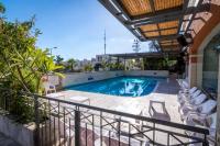  בריכה חיצונית - ספא במלון קומפורט