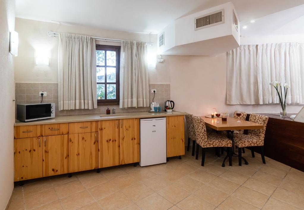   מטבחון מאובזר בסוויטה - אחוזת ברש מושב ברק