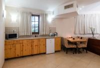   מטבחון מאובזר בסוויטה - אחוזת ברש מושב ברק