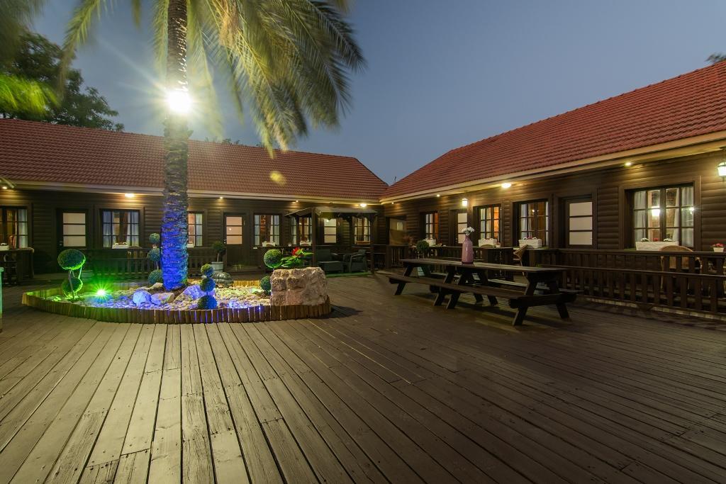 פינת ישיבה במתחם האחוזה- אחוזת ברש מושב ברק