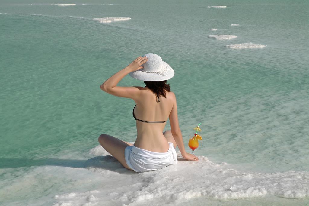 חוף המלון - ספא שיזן במלון ENJOY ים המלח