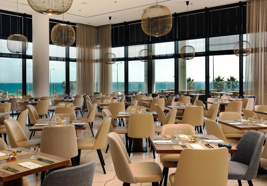 חדר אוכל במלון - ספא וורט לגון בנתניה