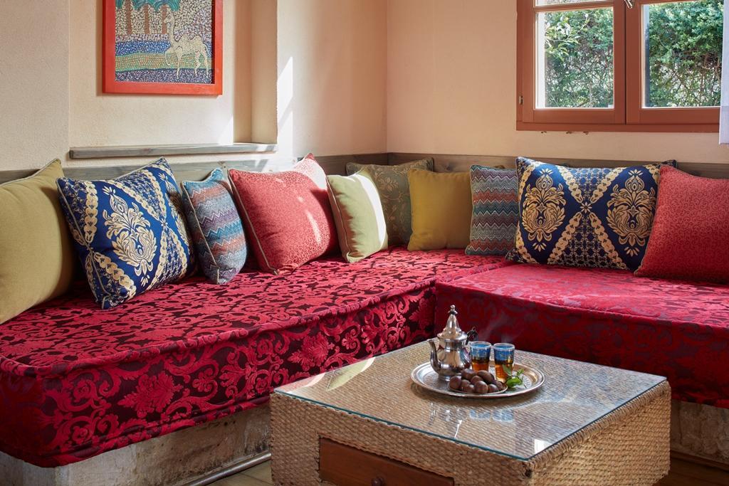  פינת ישיבה בצימר - ספא פנחס וגסטון