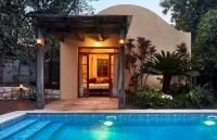   בריכה חיצונית וחזית הצימר - ספא פנחס וגסטון