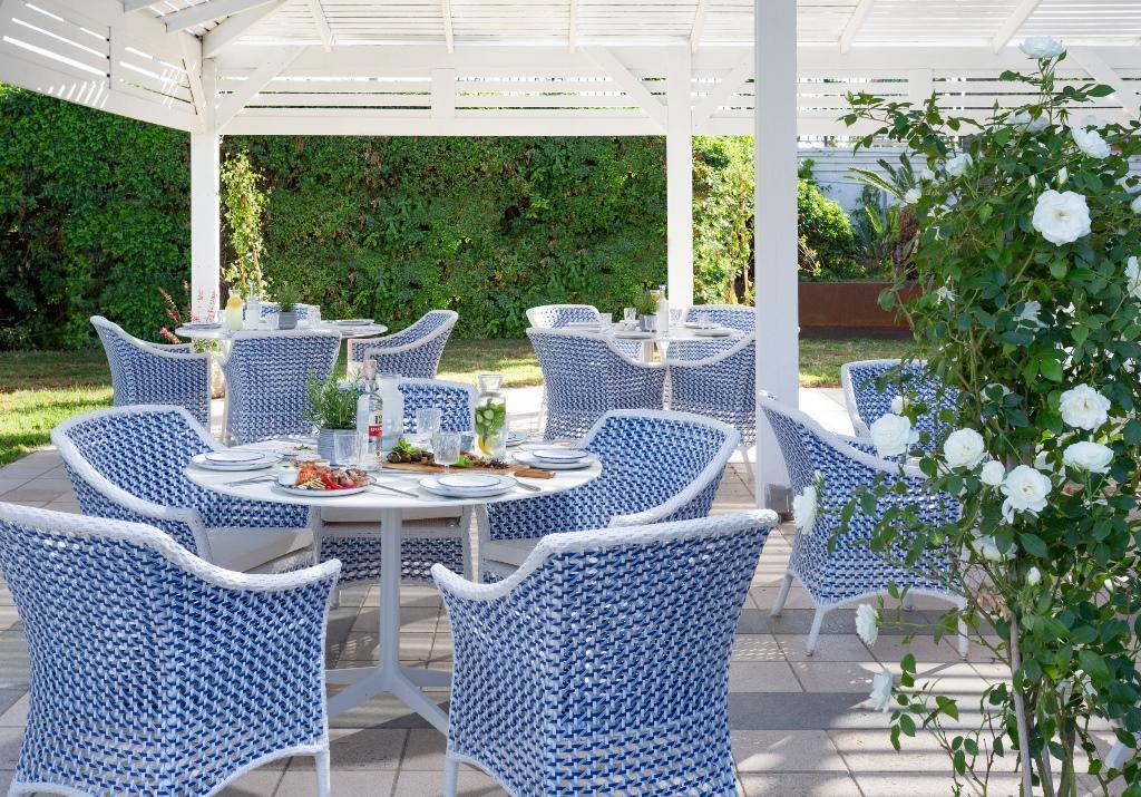   פינות ישיבה בבריכה - ספא במלון דן קיסריה ריזורט 