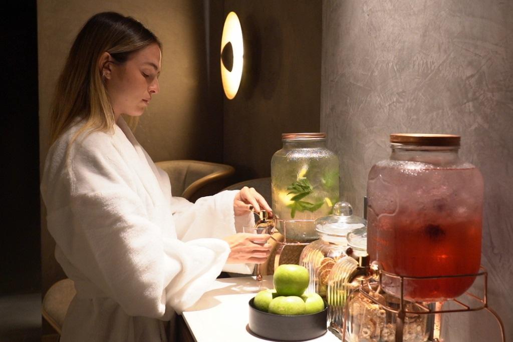 עמדת כיבוד קל ושתיה  - ספא במלון דן קיסריה ריזורט 