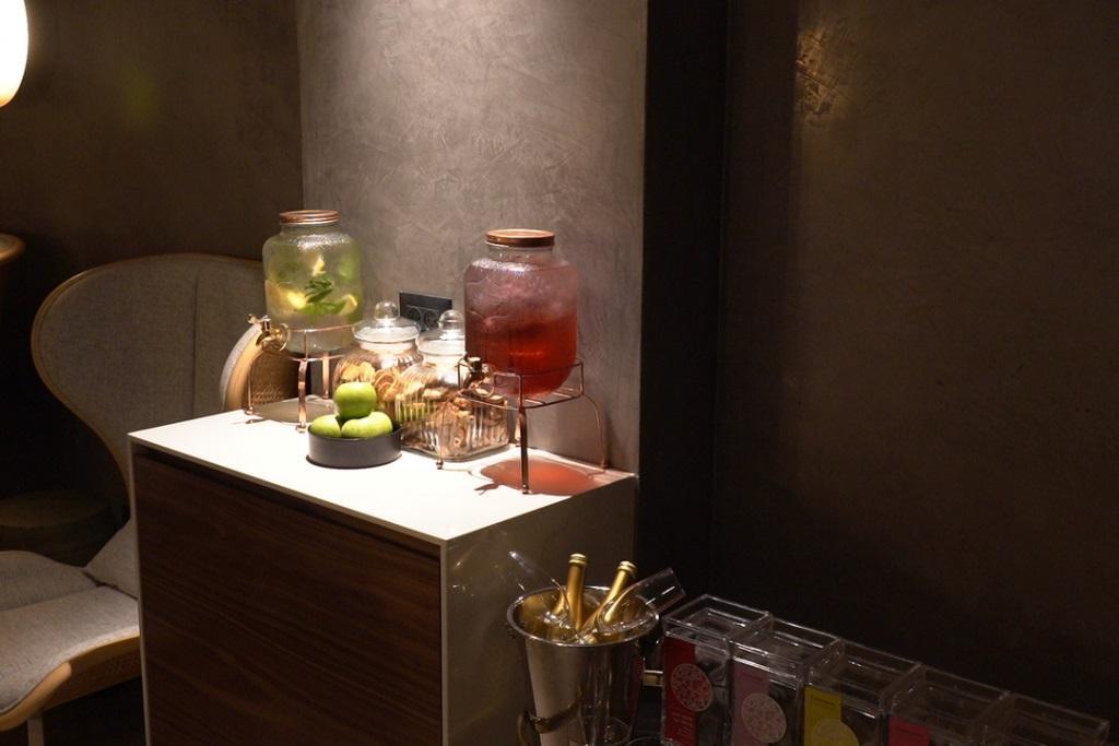 עמדת כיבוד קל ושתיה  - ספא במלון דן קיסריה ריזורט 