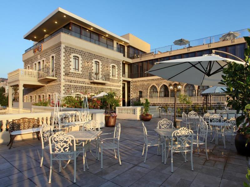   חזית המלון ופינות ישיבה  - ספא במלון אירופה 