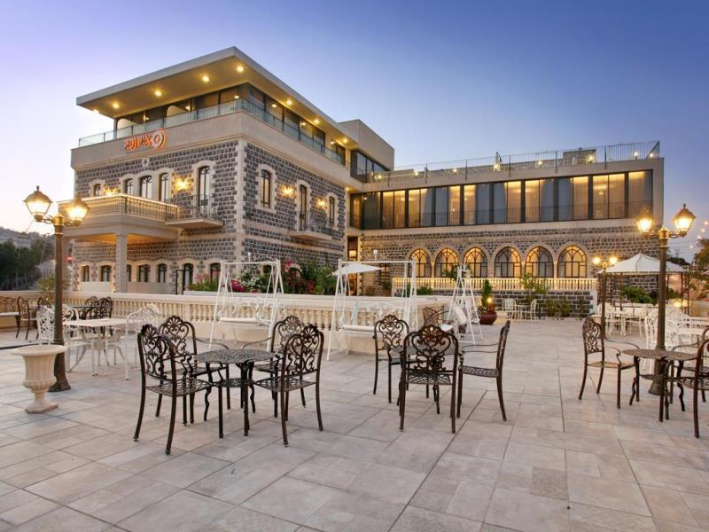   חזית המלון ופינות ישיבה  - ספא במלון אירופה 