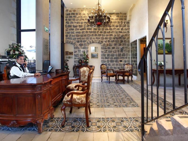  עמדת קבלה במלון - ספא במלון אירופה