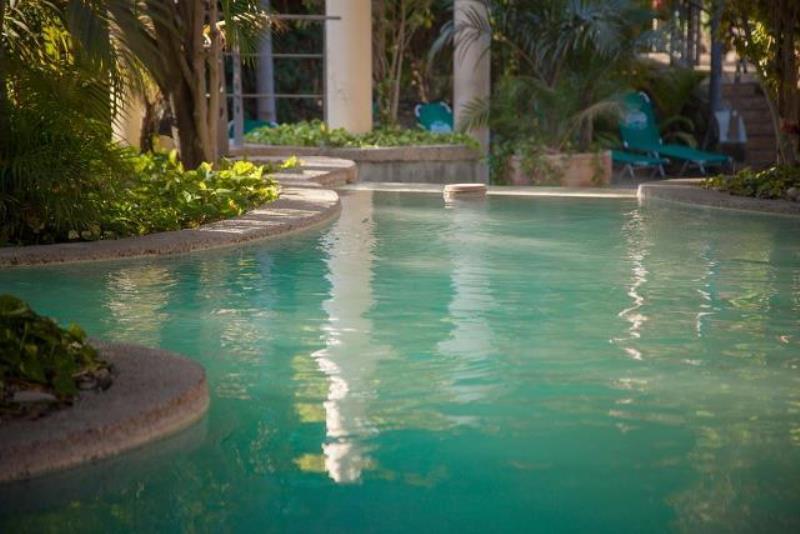  בריכה - ספא בחמת גדר