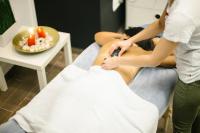   עיסוי עם אבנים חמות - ספא מלון מאריס