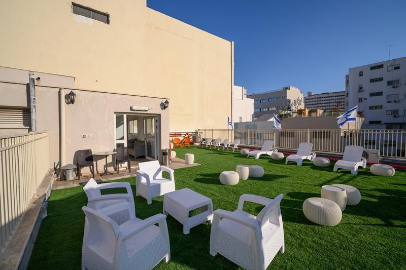   מרפסת עם פינות ישיבה - ספא מלון מאריס