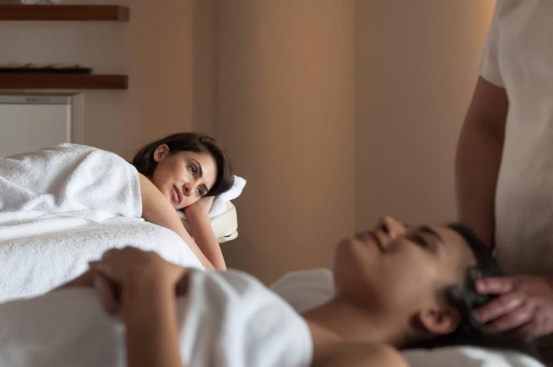  עיסוי זוגי - ספא הולמס פלייס - גבעתיים